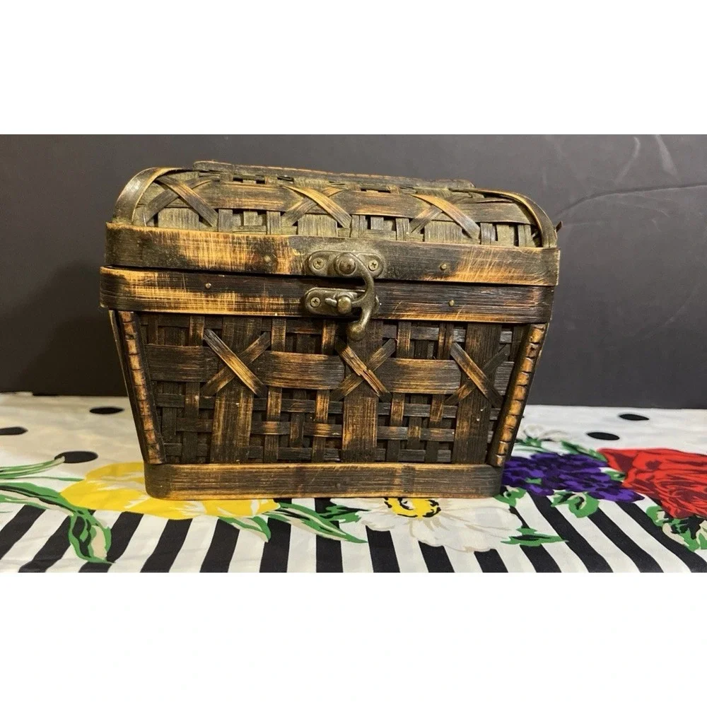 Vintage Woven‎ Wood Basket/ Box With Lid Hinged Lever Closure7x4x5  (2051)